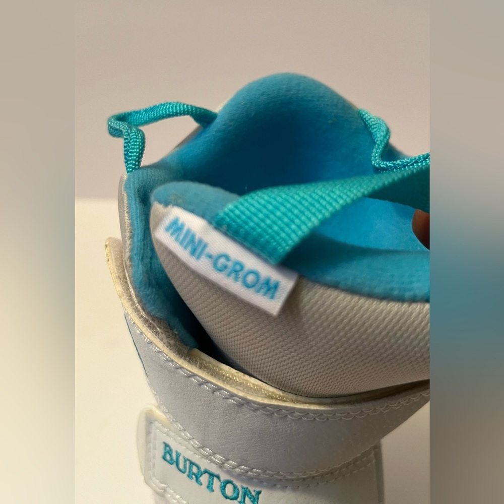 Burtin Grom Snowboard Boots in size 10 Kids - Picture 8 of 9